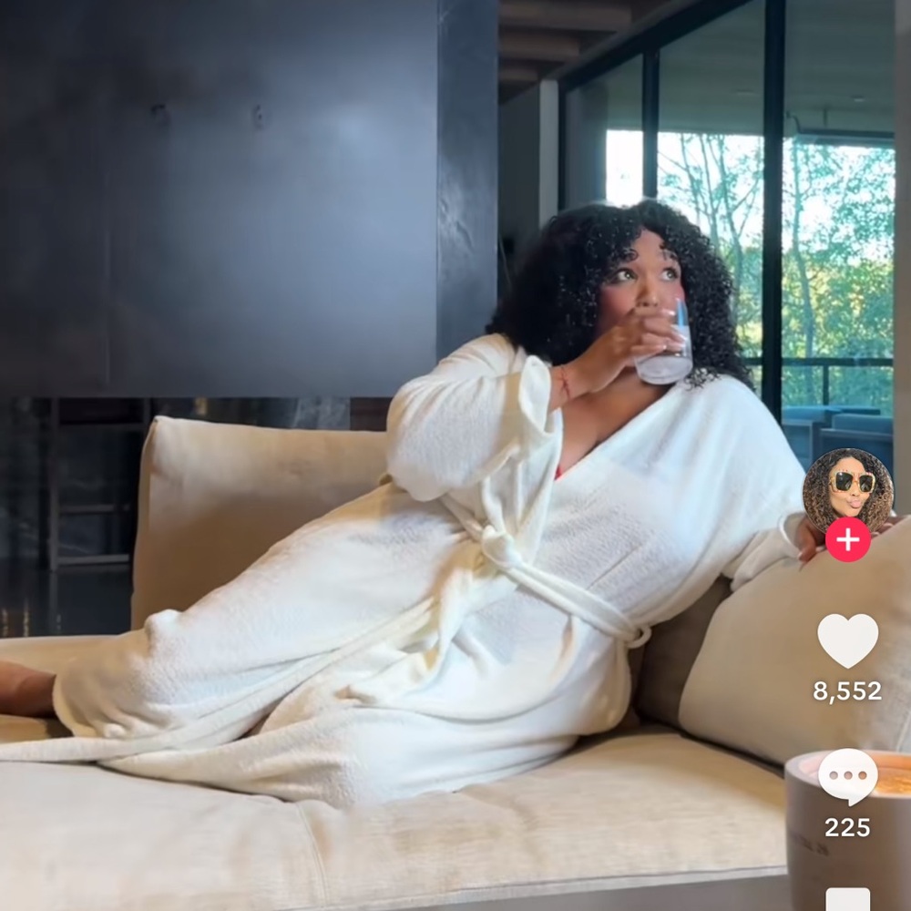 NWT YITTY Pet Me Hooded Robe - Picture 2 of 3